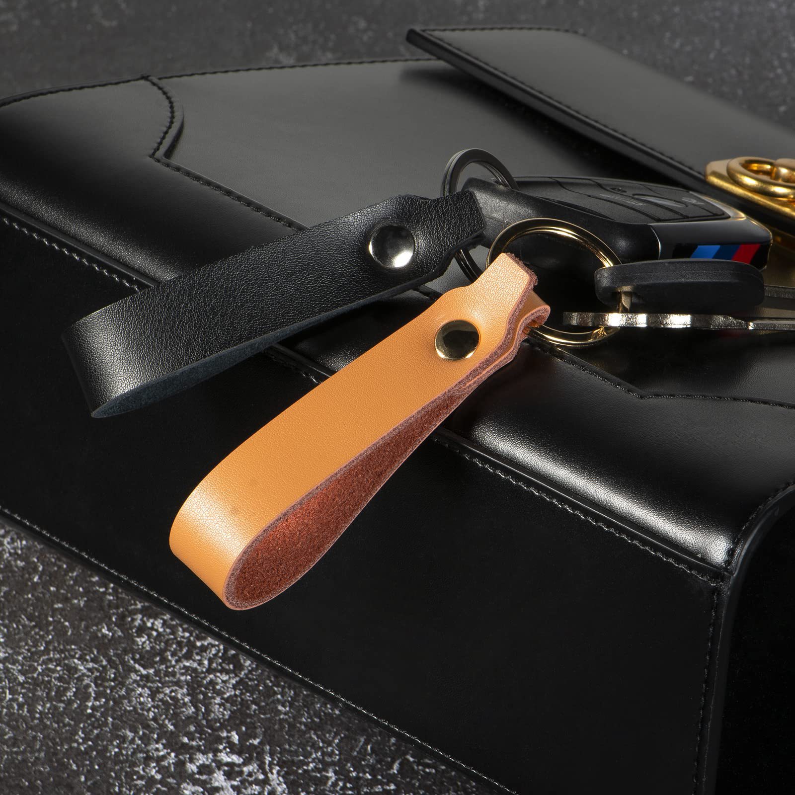 KR1024GL, a luxurious leather keychain option, perfect for gift-giving